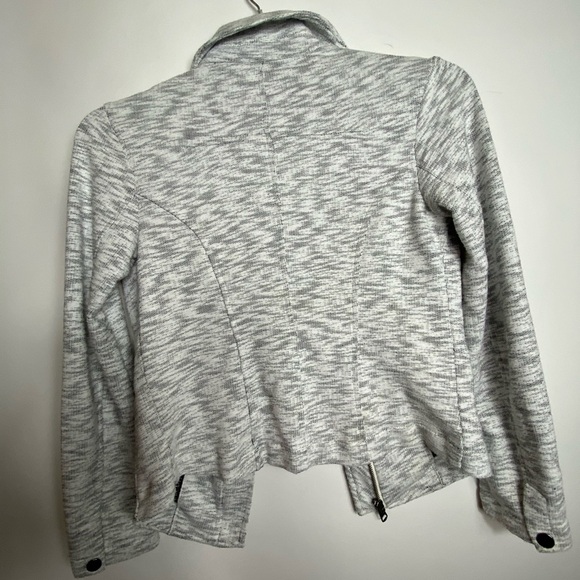 CAbi Womens 5102 White Zip Up Casual Chic Sz XS - Picture 7 of 7